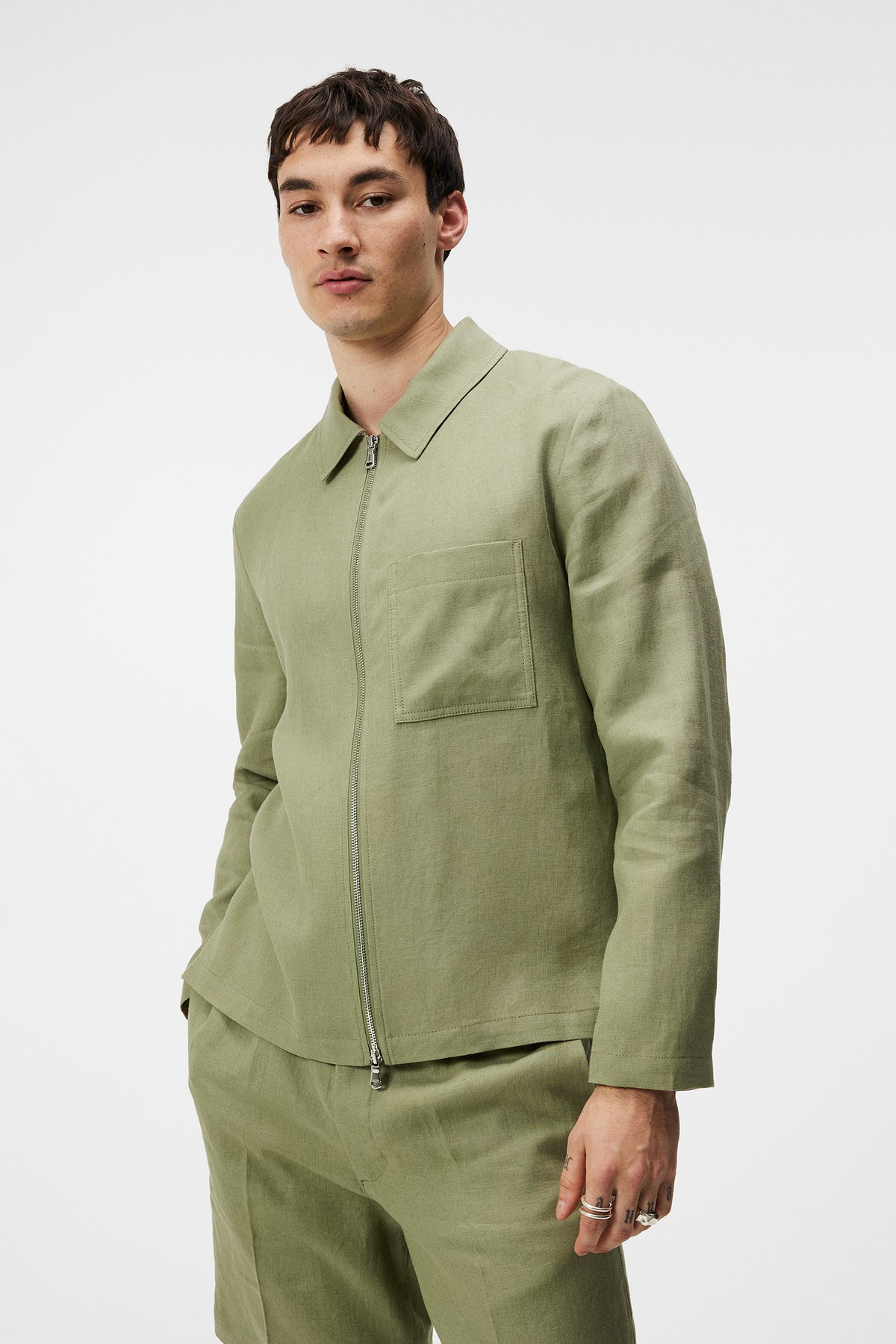 Julius Linen Overshirt / Oil Green