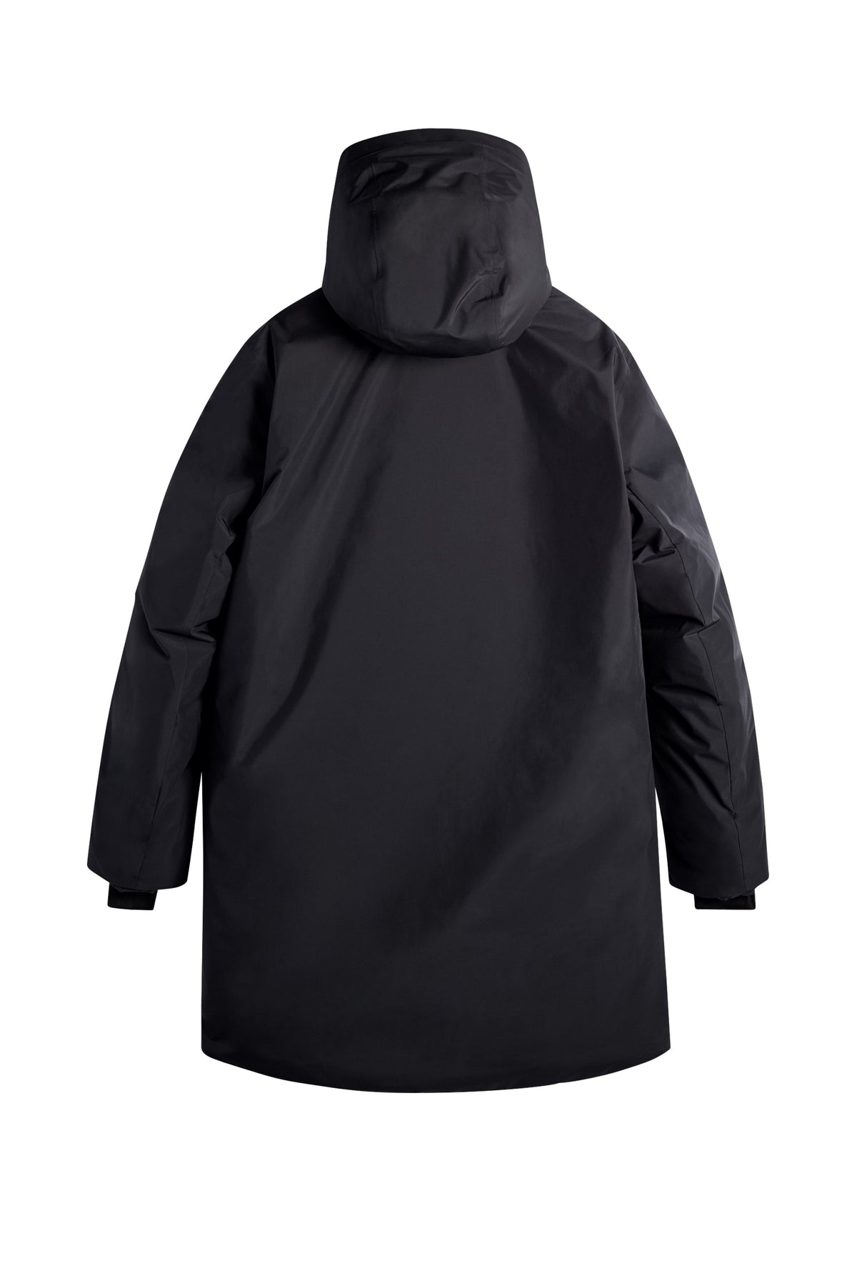 Achteraanzicht: Zwarte Alon Down Parka met capuchon en geïntegreerde boorden bij de mouwen.