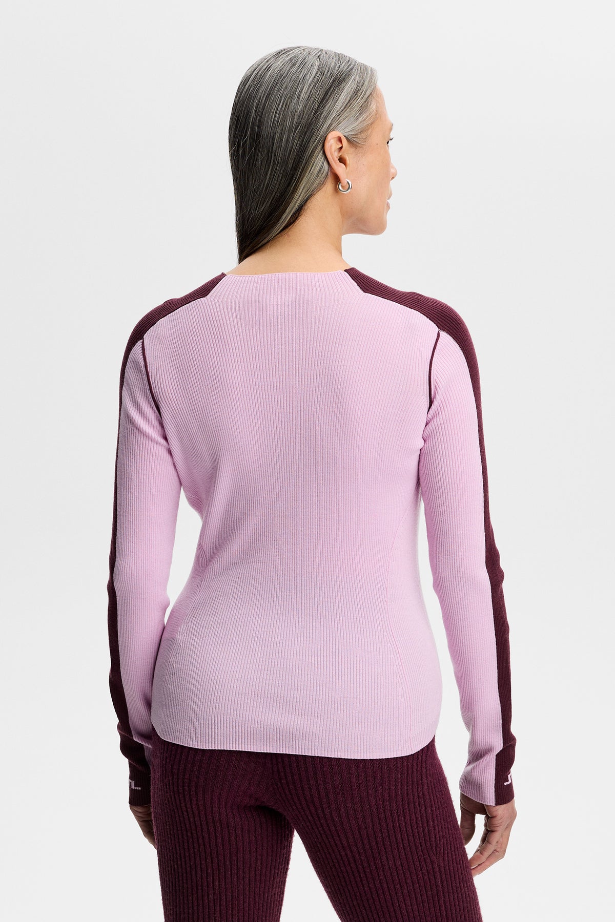 Vue de dos : Vale Rib Knit Longsleeve en maille côtelée Orchid Bouquet avec rayures contrastées sur les manches.
