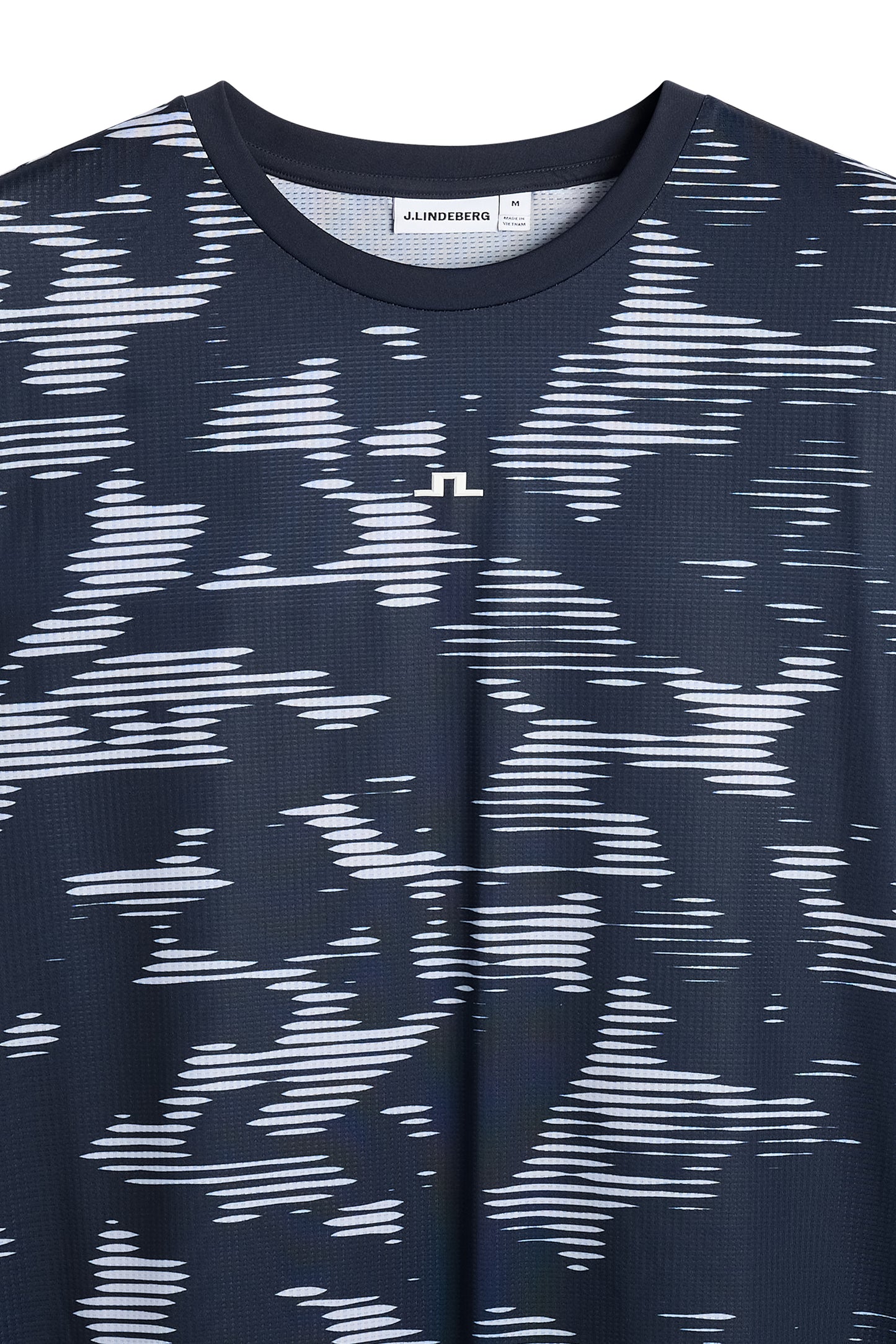 Close-up: Josip Printed T-shirt in Clay Purple met ronde hals, all-over print en Bridge-logo op de borst.
