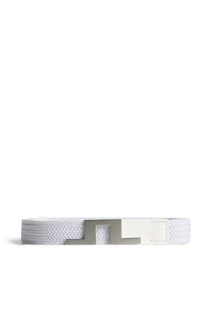 Vue de face : Ceinture Braided Bridge Belt 30 blanche en sangle tressée avec boucle Bridge argentée.