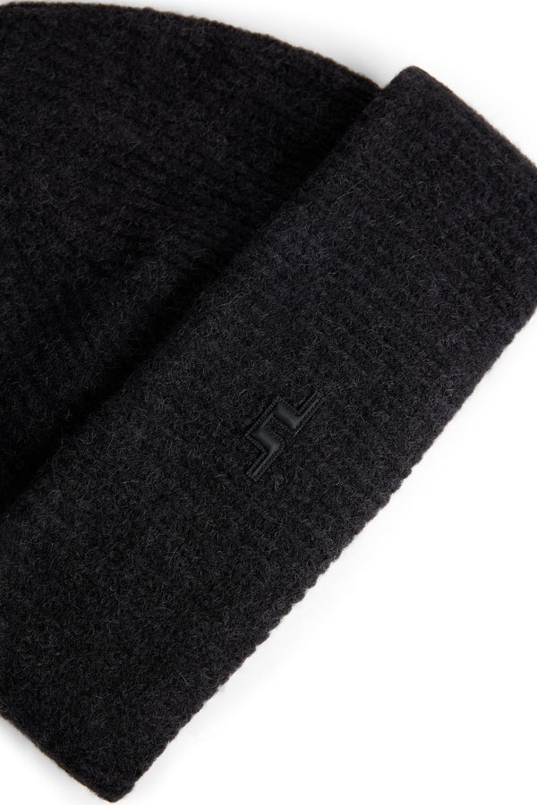 Elsa Beanie / Black