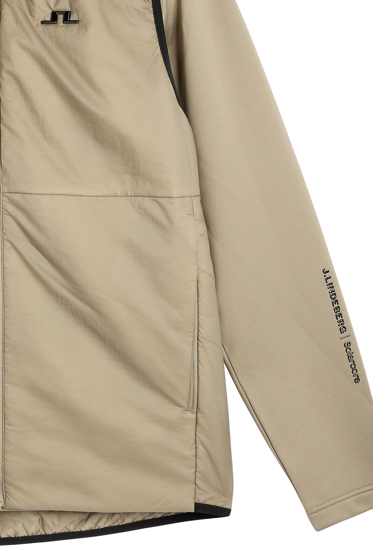 Gros plan : M Solarcore 3 in 1 Jacket Brindle avec logo Bridge sur la poitrine et logo Solarcore sur la manche.