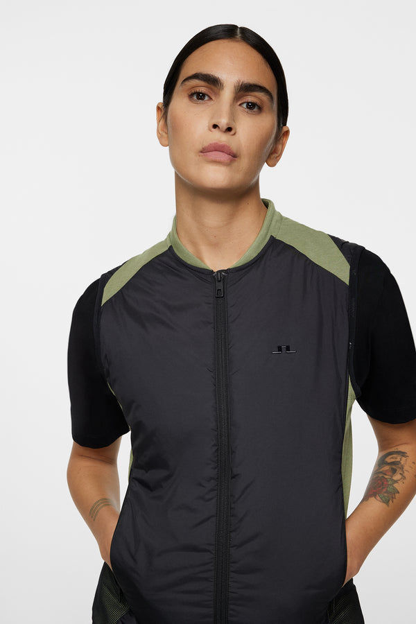 Sanaa Hybrid Vest / Oil Green