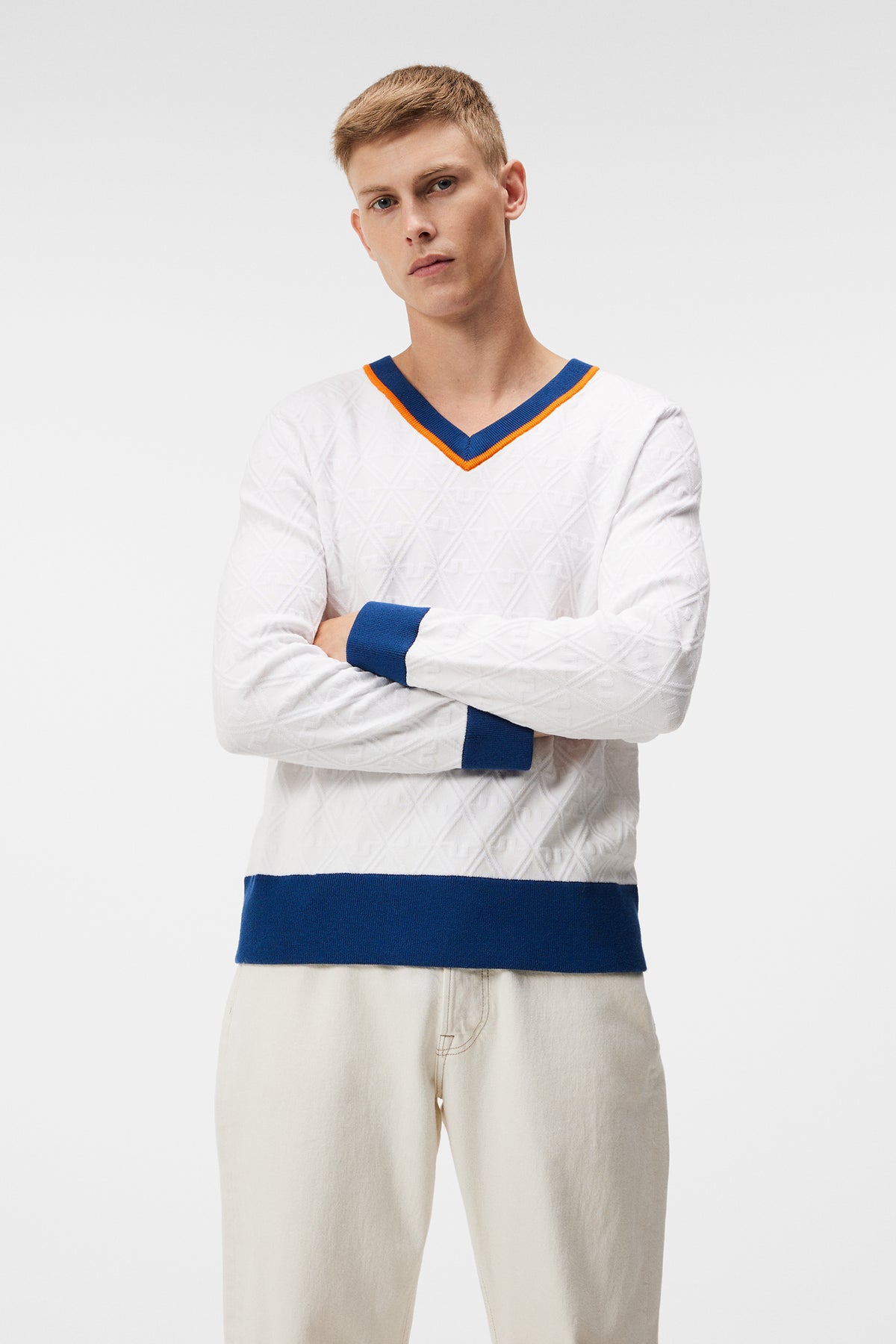 Finely Knitted Sweater / White