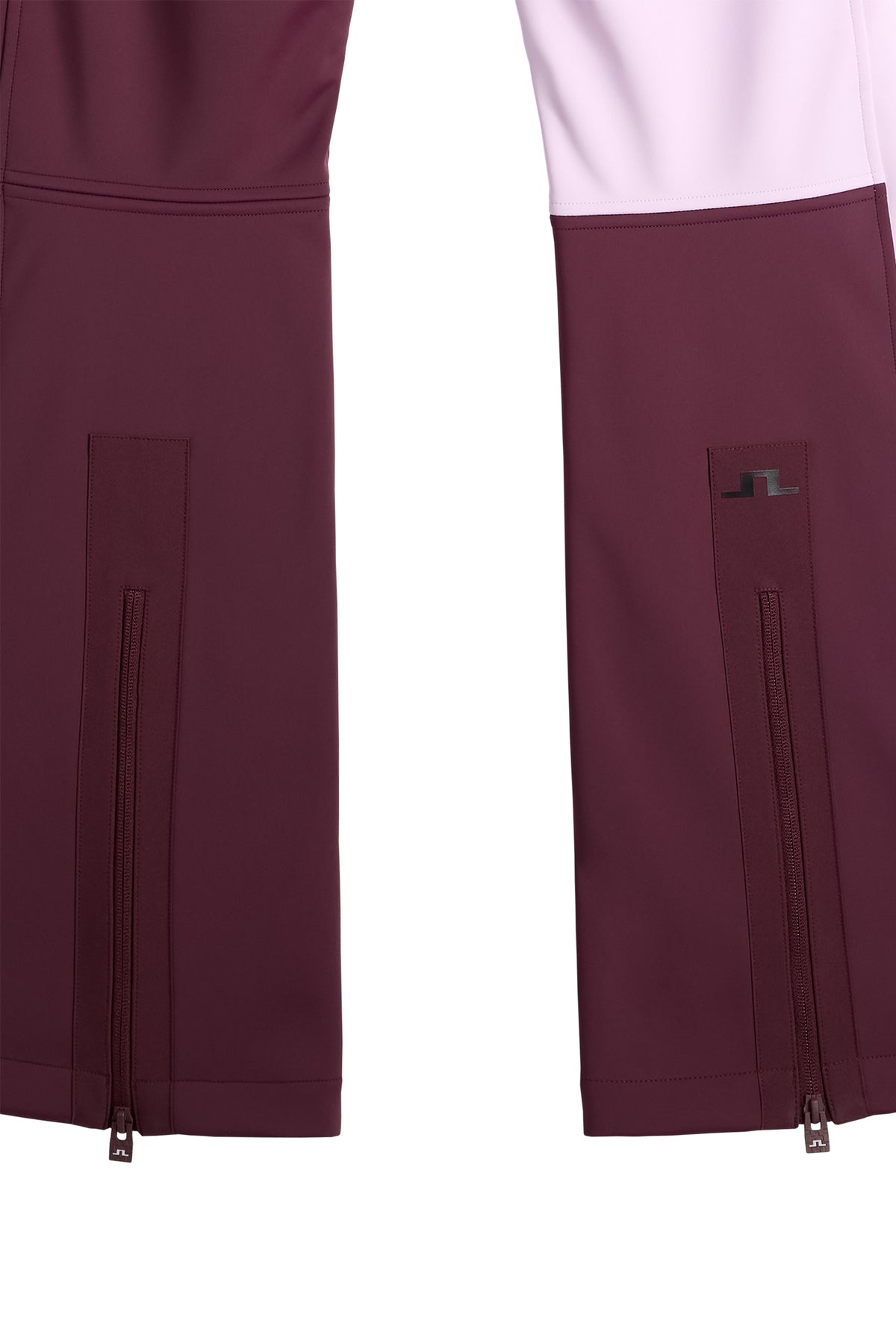 Detailansicht: Yara Blocked Down Pant in Winetasting mit Reißverschlüssen am Saum und Bridge-Logo.