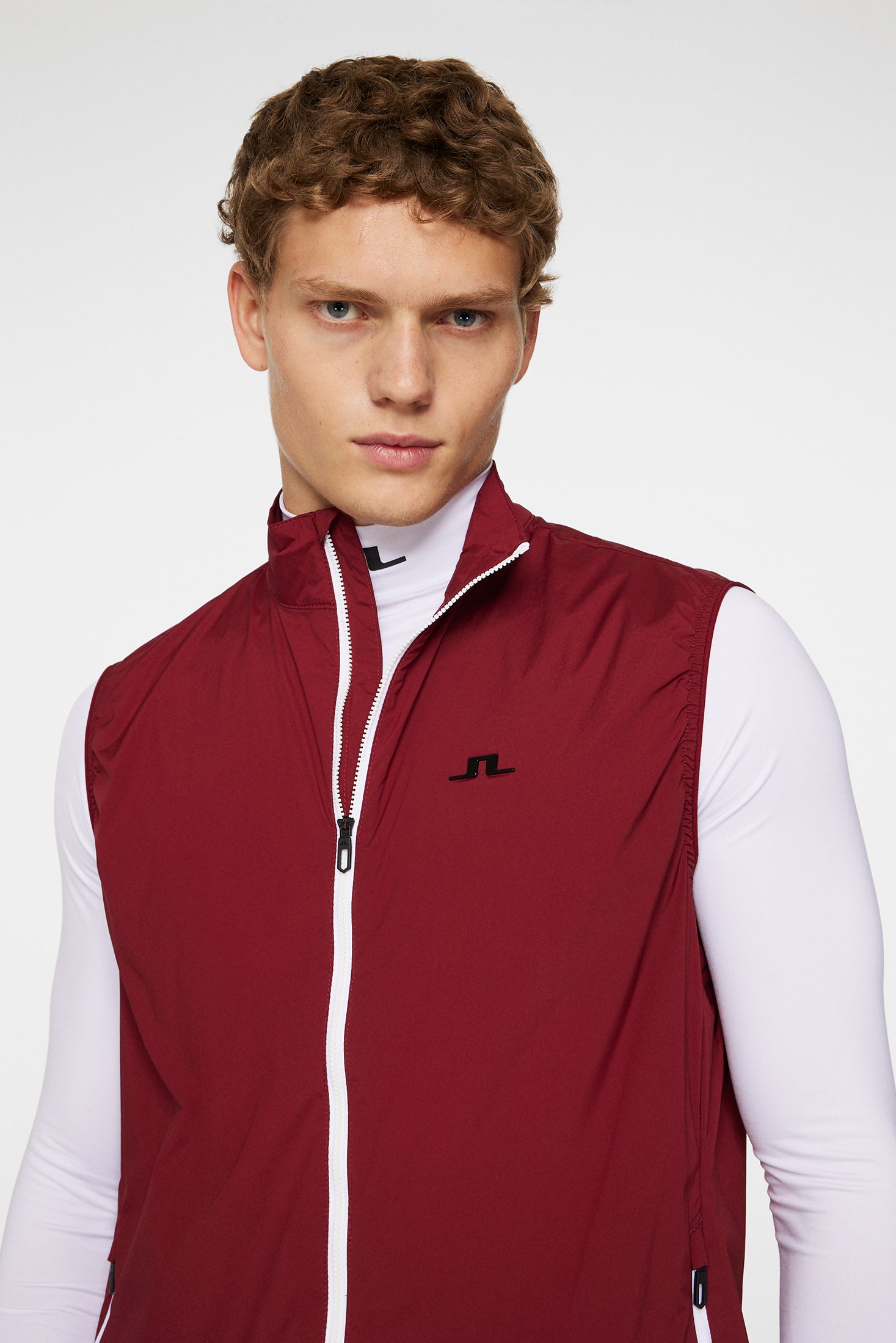 Ash Light Packable Vest / Cabernet | J.Lindeberg Official