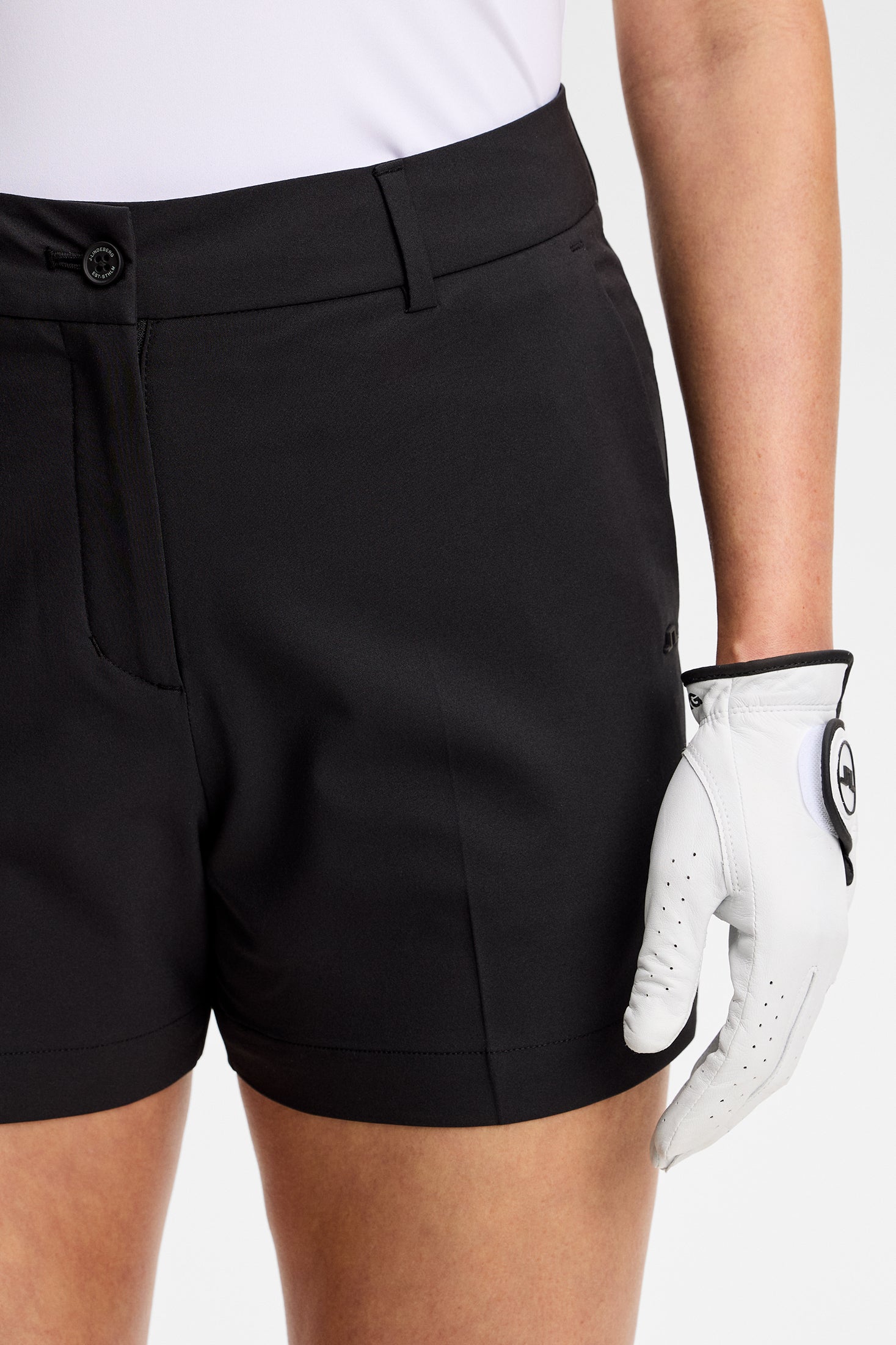 Gwen Shorts | Women's Golf Shorts | J.LINDEBERG®
