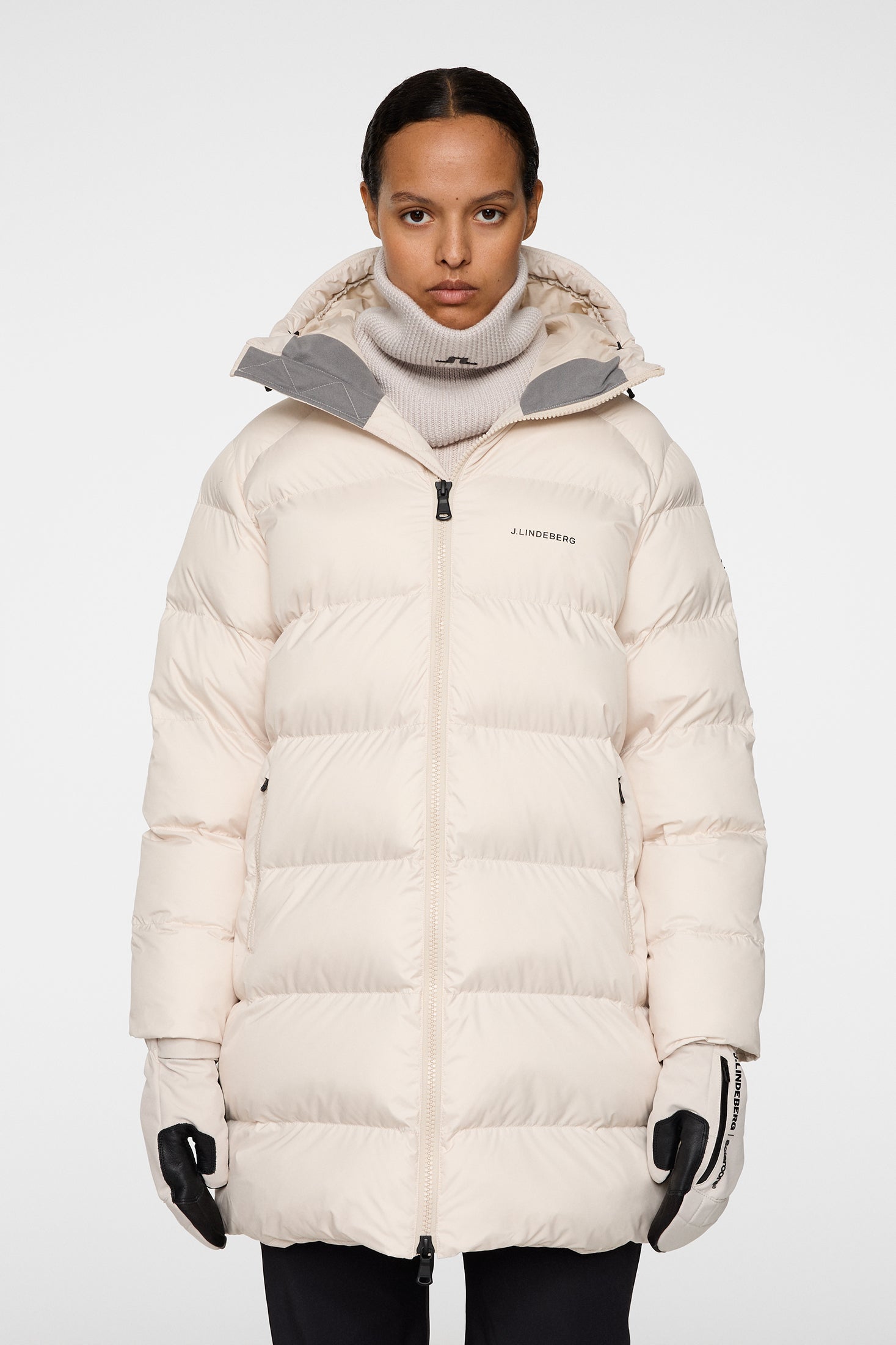 新品タグ付！！J.LINDEBERG ベージュ フード付きパーカー J.LINDEBERG（レディース）ゴルフウェア 吸汗 速乾 フード付き