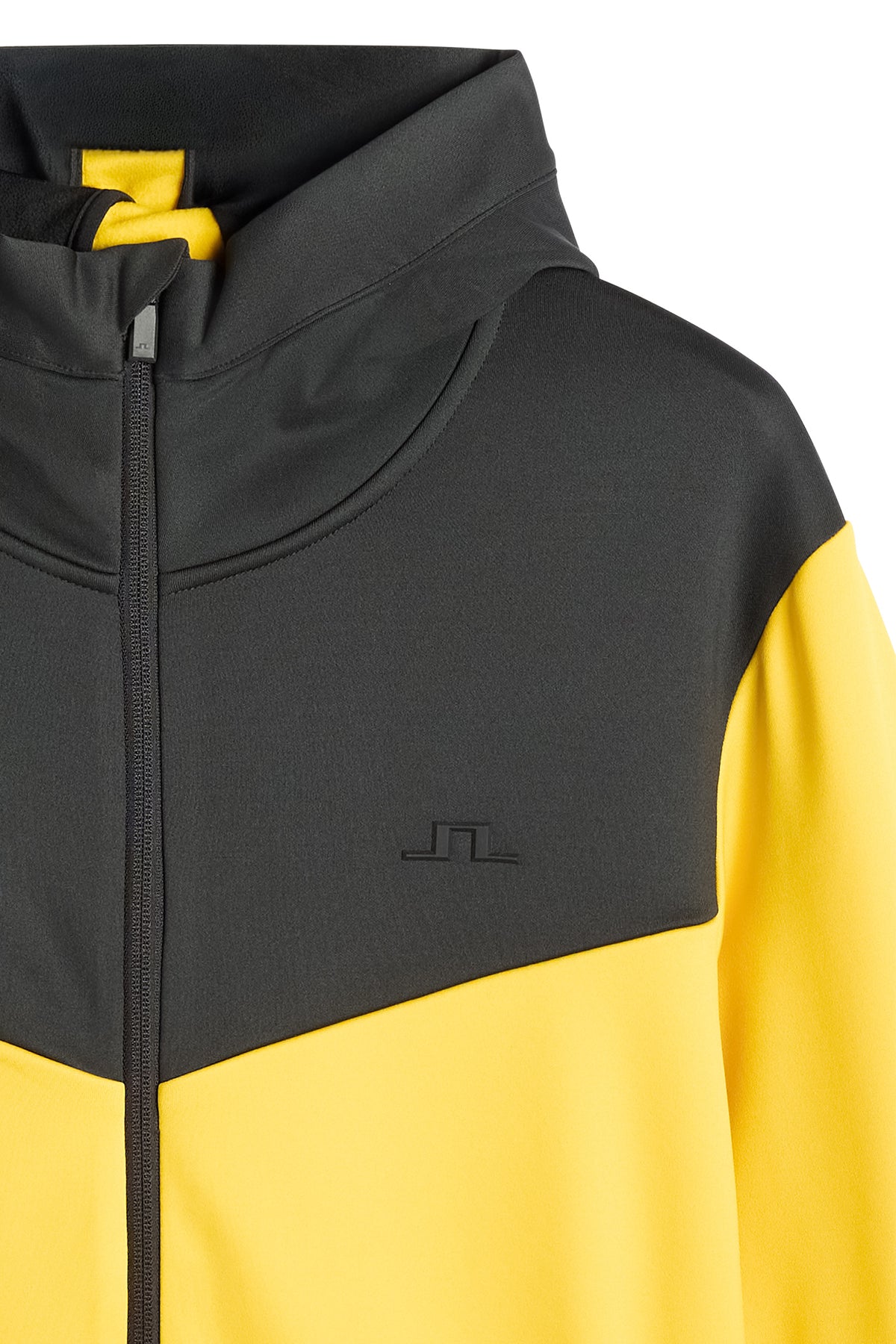 Nærbillede: Maclean Zip Hood i gul og sort med hætte, gennemgående lynlås og tonalt Bridge-logo på brystet.