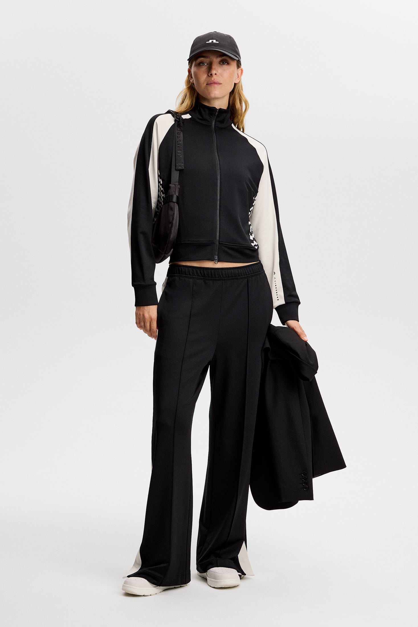 J.LINDEBERG レディース ベロアブルゾン Fabiola Track Jacket / Black | J.Lindeberg Official