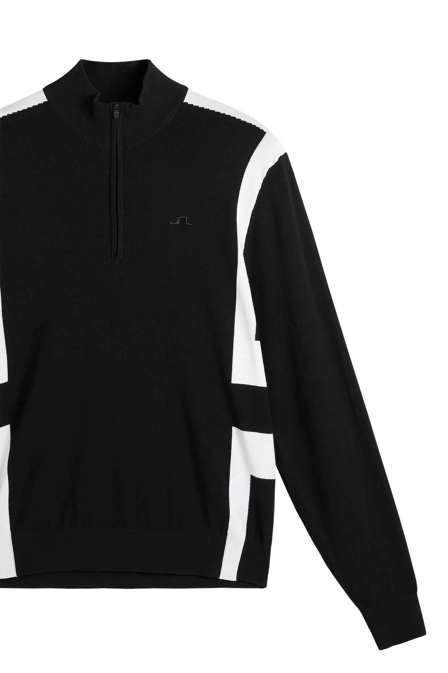 Detailansicht: Kendrick Knitted Zip Sweater in Schwarz mit Half-Zip-Kragen, Brustlogo und weißen Seiteneinsätzen.
