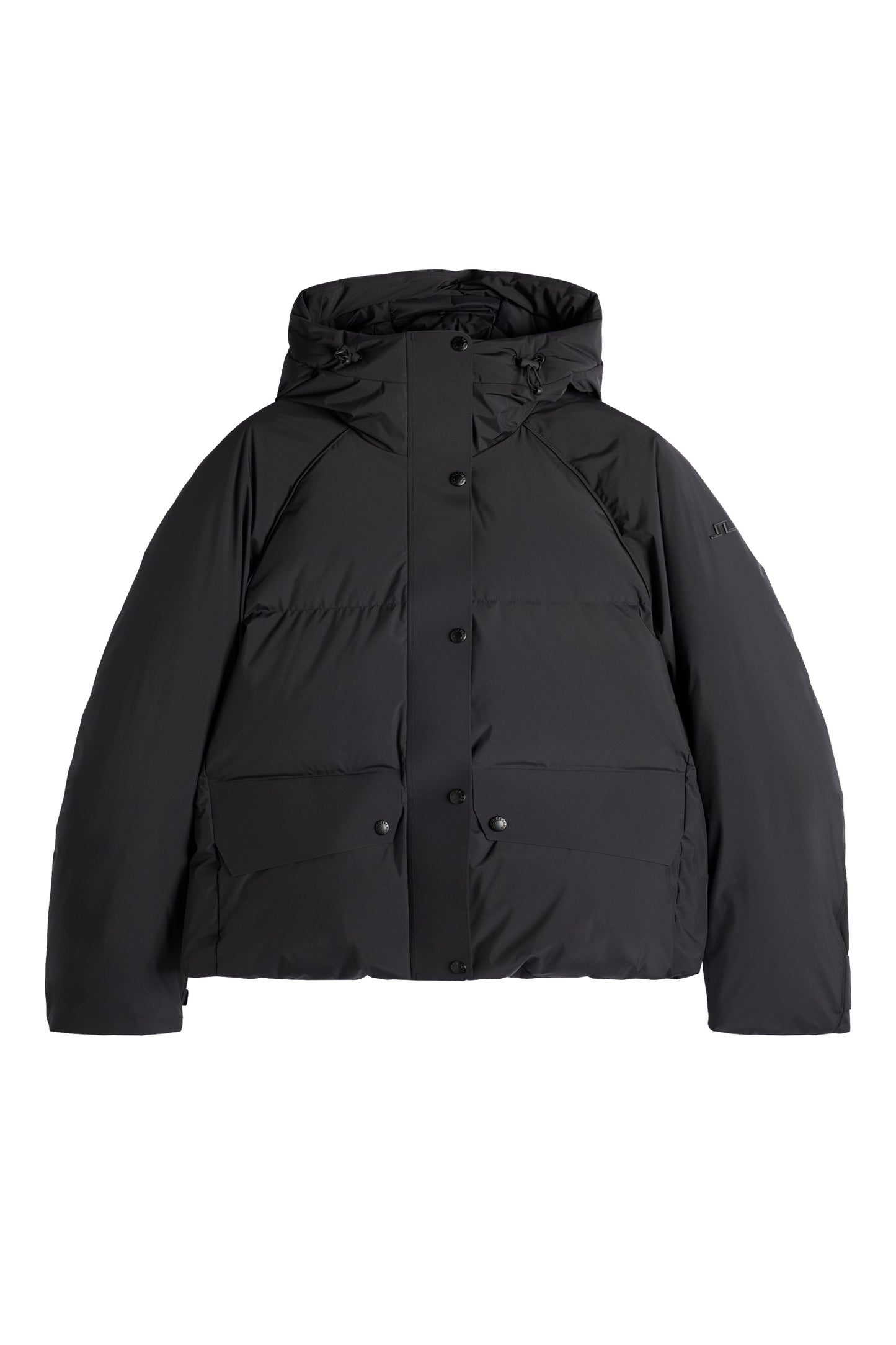Vooraanzicht: Zwarte Lea Down Jacket met capuchon, drukknoopsluiting en klepzakken aan de voorkant.