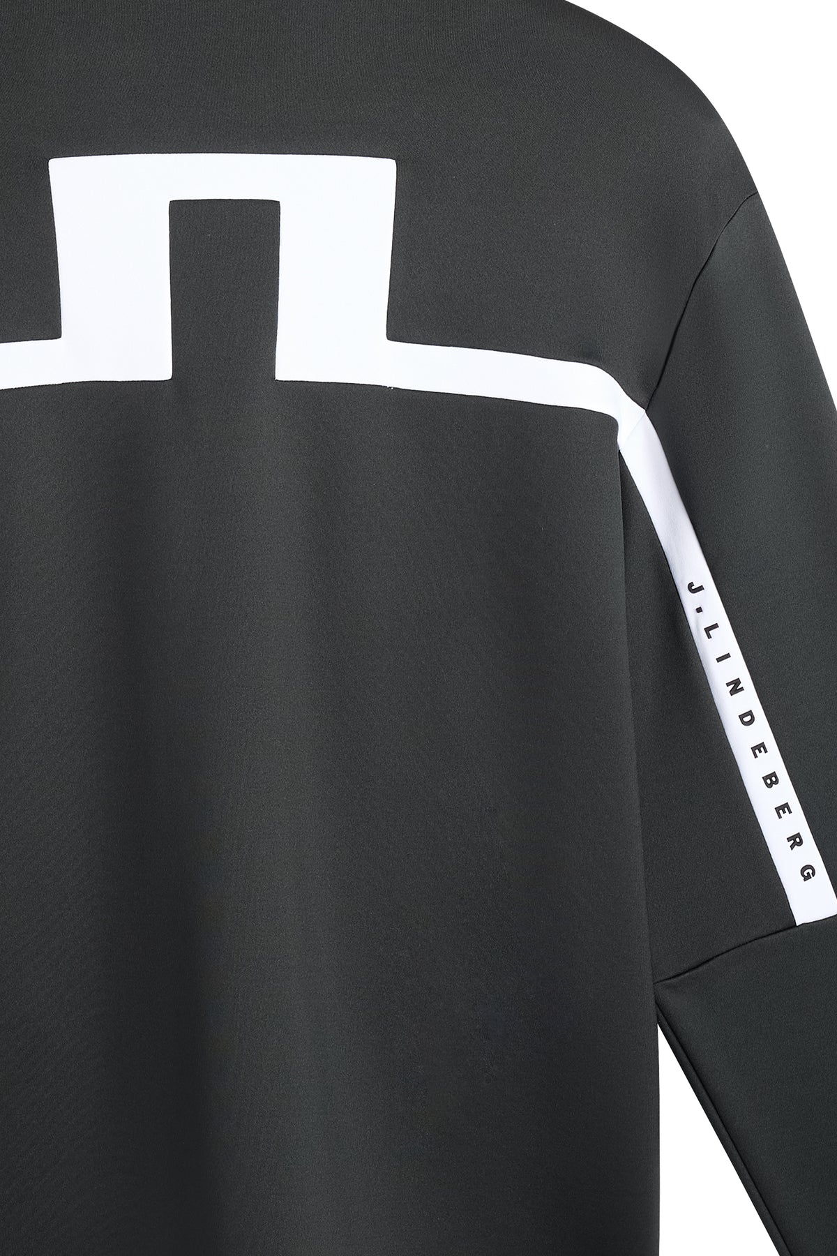 Gros plan : Sharpe Full Zip Mid Layer noir avec logo Bridge blanc dans le dos et texte J.LINDEBERG sur la manche.