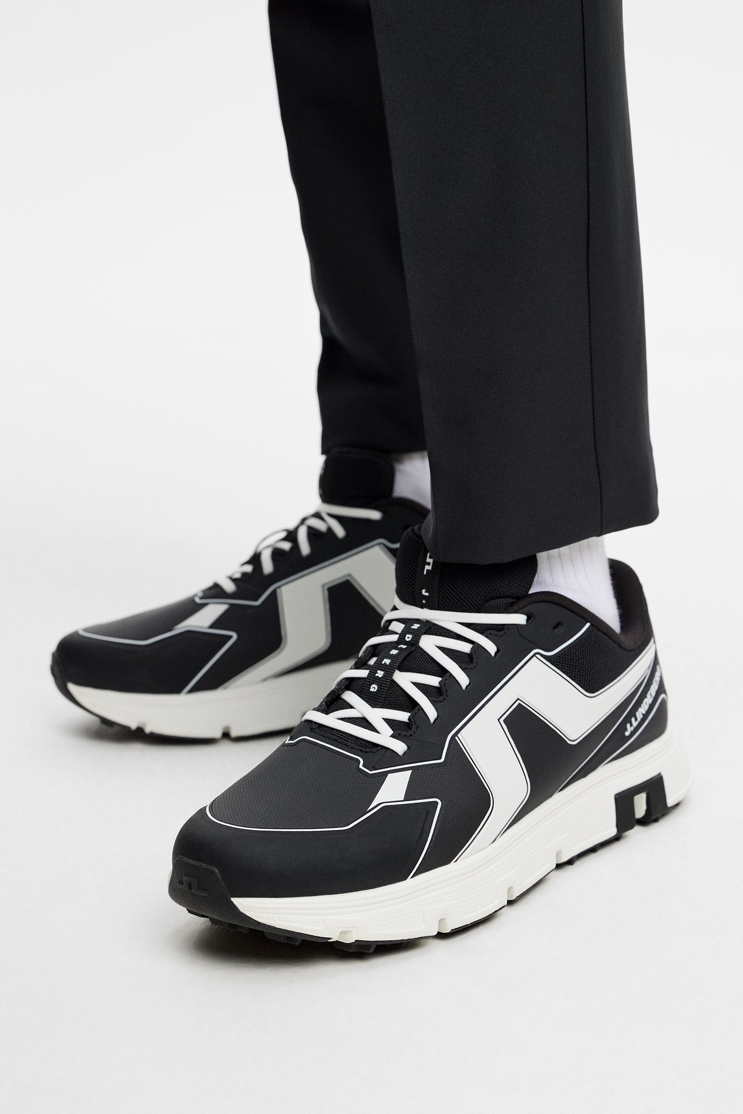 シューズ(男性用) J.LINDEBERG VENT500 Vent 500 SE Golf Sneaker / Black | J.Lindeberg Official