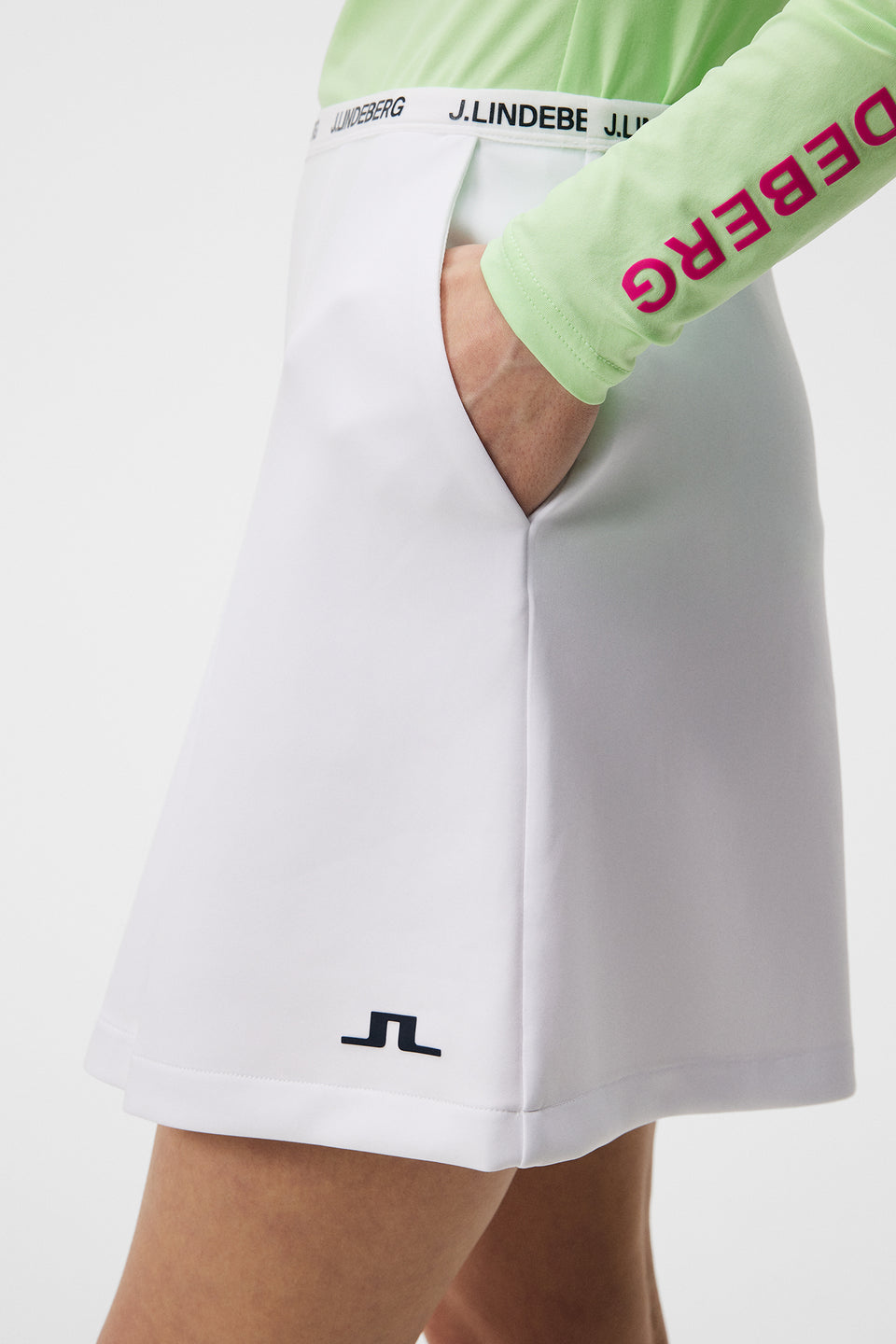 Emrah Shorts / White