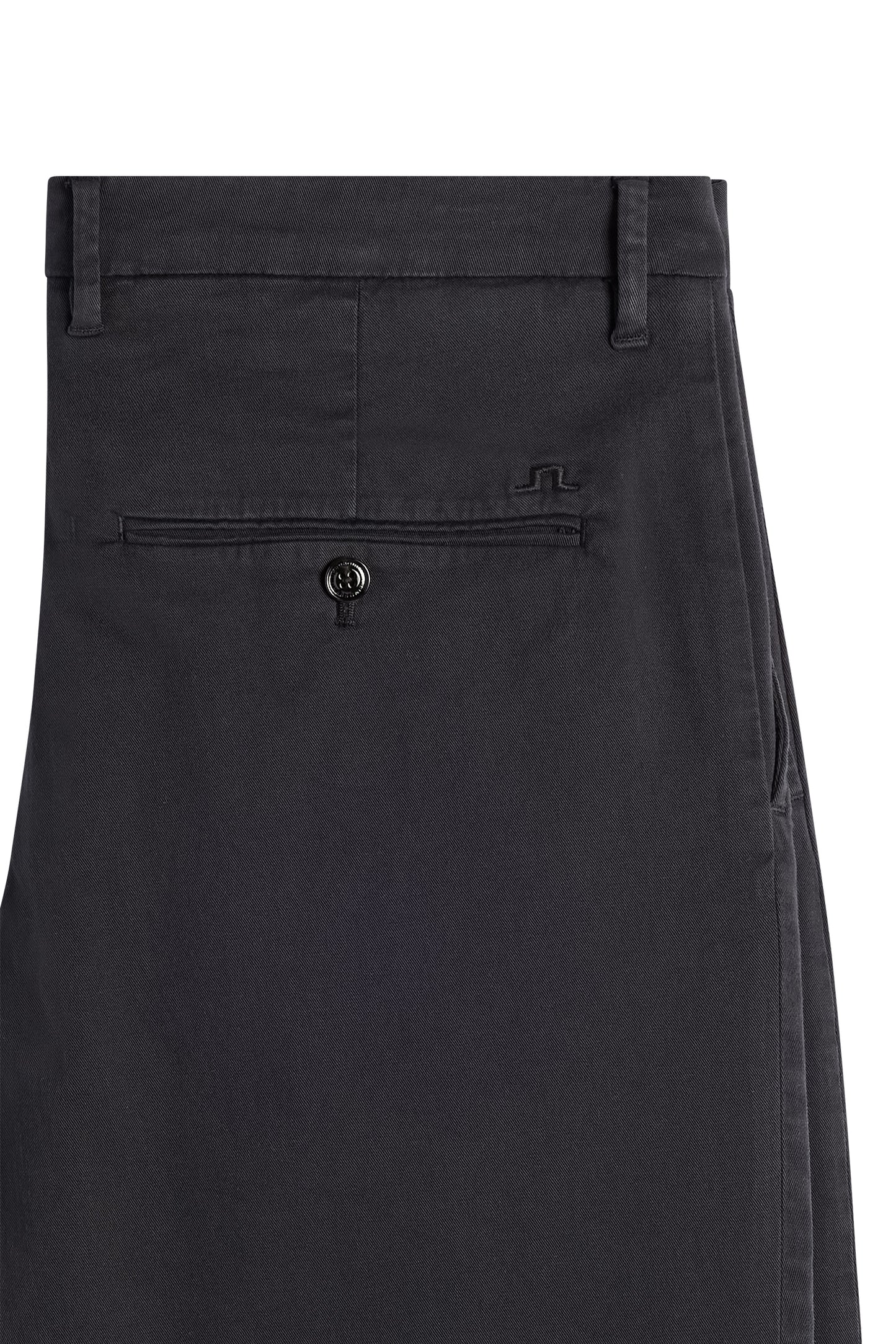 Gros plan : Chaze Cotton Stretch Pants GD noirs, poche arrière passepoilée boutonnée et logo Bridge brodé.