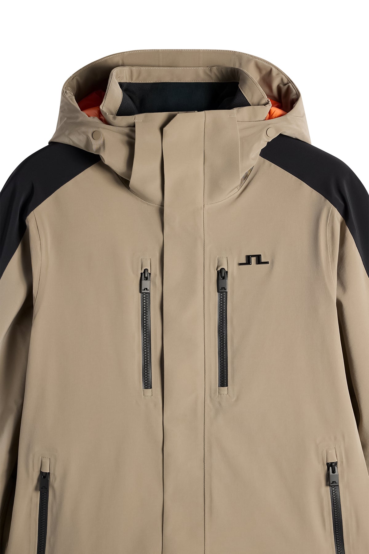 Nærbillede: Greyson Down Jacket i Brindle med hætte, brystlommer med lynlås og Bridge-logo på brystet.