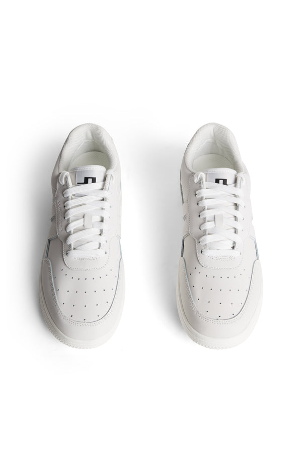 Ace Low-Top Golf Sneaker W / White
