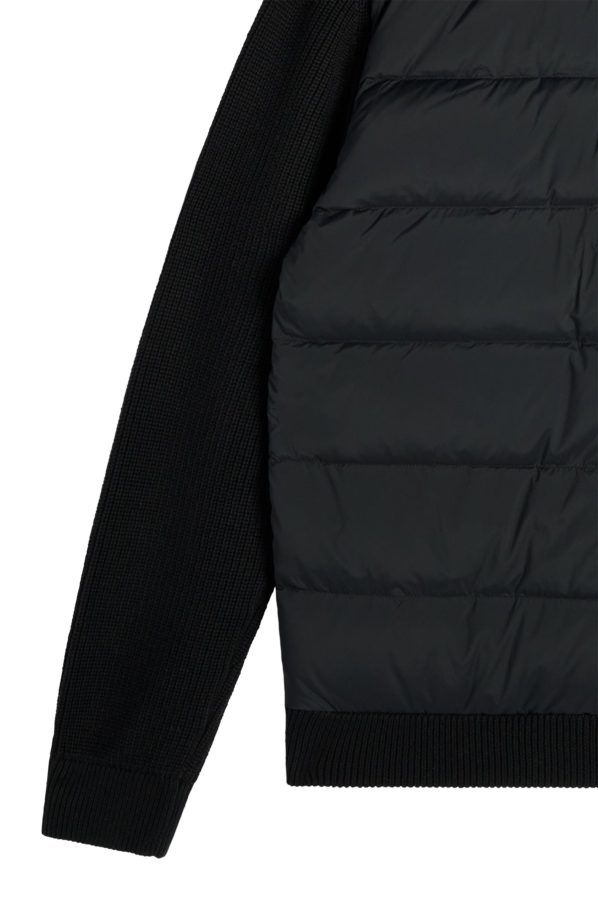 Närbild: Dorin Knit Hood Hybrid Jacket i Black med stickad ärm, quiltad panel och ribbad nederkant.