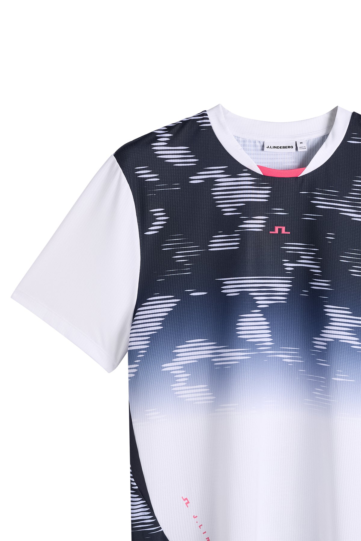Close-up: Dennis Printed T-shirt met grafische print, ronde hals en roze Bridge-logo op de borst.