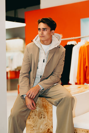 Dino Beganovic wearing a J.LINDEBERG lifestyle look, Hans jacket, Ace Mock Neck T-Shirt, Ebbe Hybrid Knit Hoodie and Noah Track Pants.