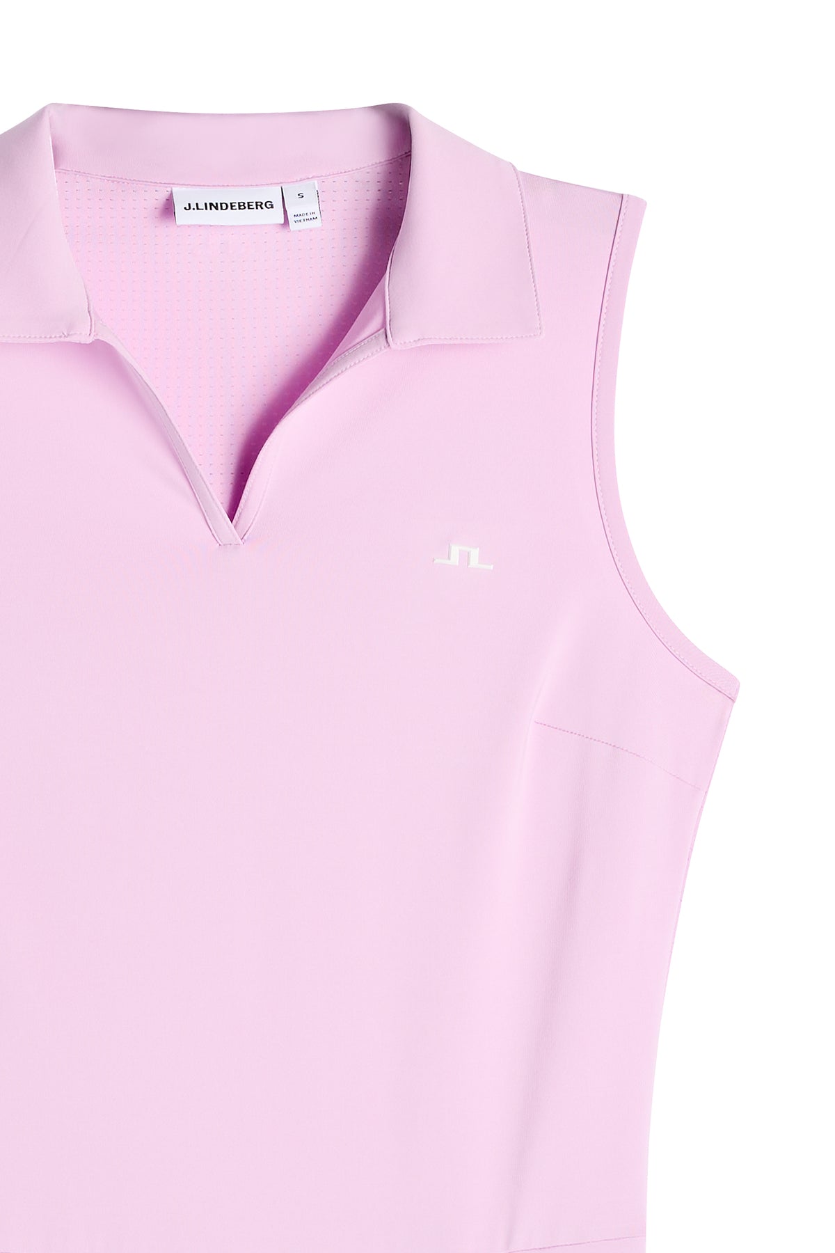 Close-up: Dana Dress in Orchid Bouquet met open V-hals, kraag en wit Bridge-logo op de borst.