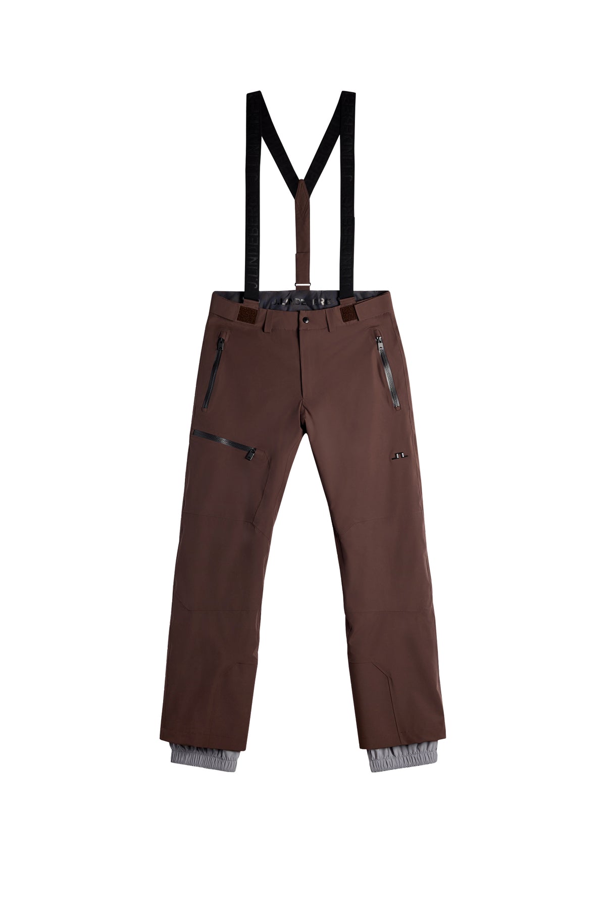 Set forfra: Crue Suspender Pant i Seal Brown med justerbare seler, lynlåslommer og Bridge-logo på benet.