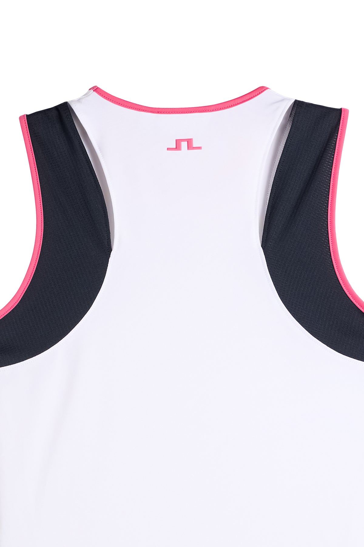 Detailansicht: Weißes Ava Sleeveless Top mit pinkem Bridge-Logo am Rücken, Mesh-Einsätzen und pinker Kontrasteinfassung.