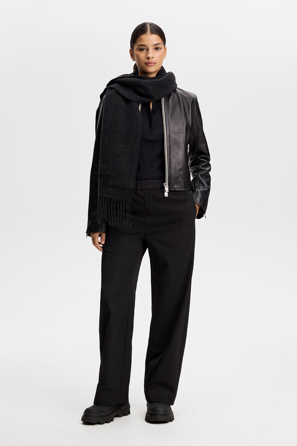 Anja Pant / Black