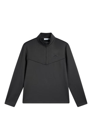 Framifrån: Maclean Quarter Zip Mid Layer i Black med halv dragkedja, stående krage och Bridge-logotyp på bröstet.