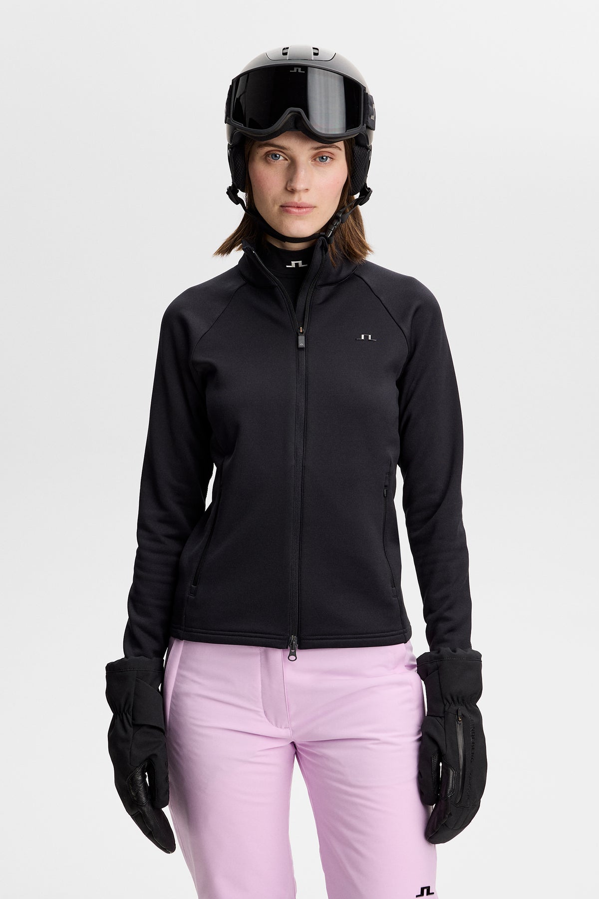 Vorderansicht: Portia Polartec Mid Layer in Schwarz mit hohem Kragen, Reißverschluss und Bridge-Logo auf der Brust.