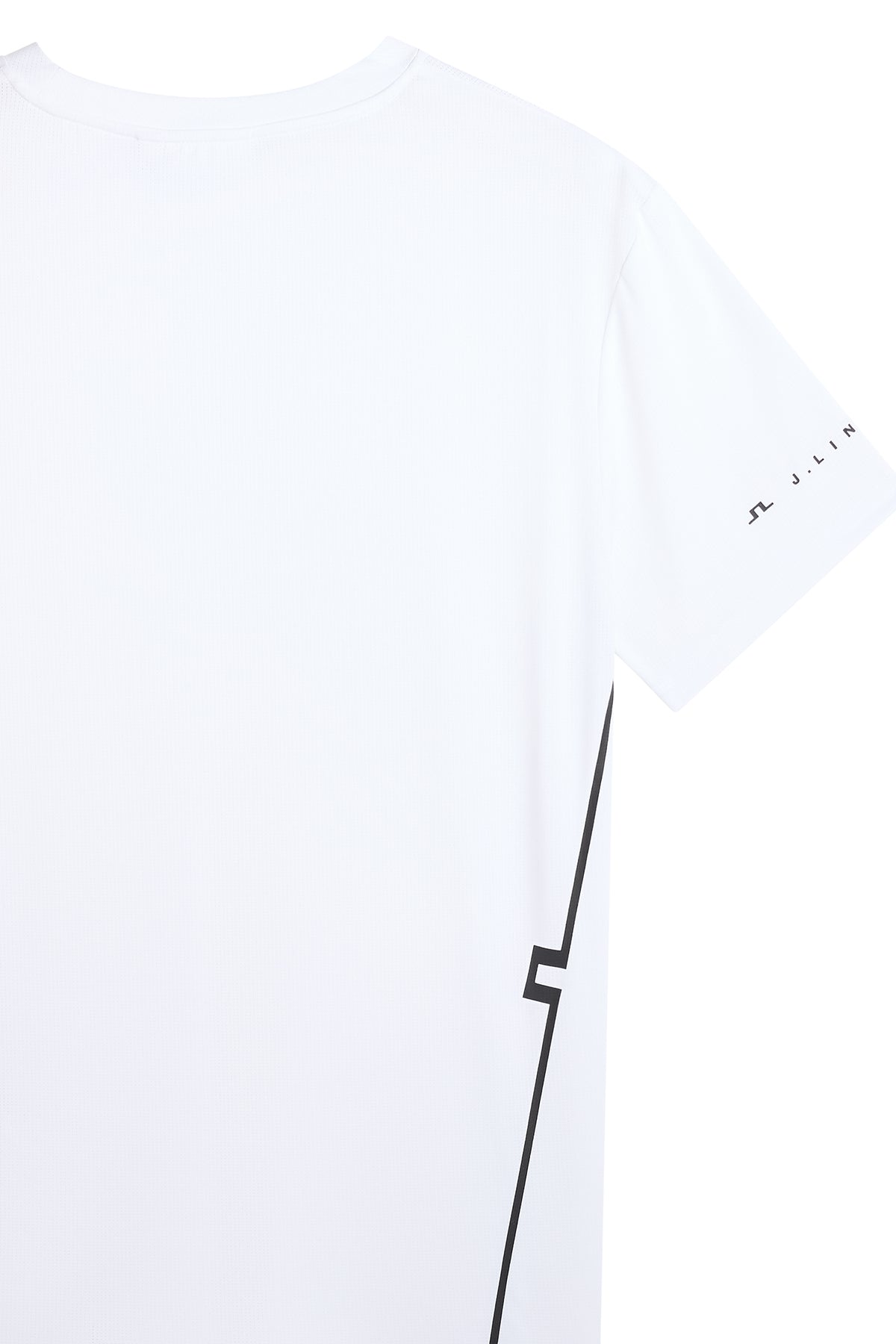 Close-up achterkant: Wit Leroy T-shirt met tekstlogo op de mouw en zwarte bies langs de zijkant.