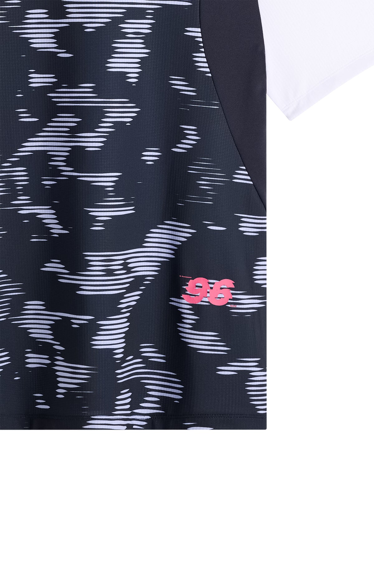 Close-up: Dennis Printed T-shirt in Clay L Fade Purple Heather met grafisch patroon en roze 96-detail.