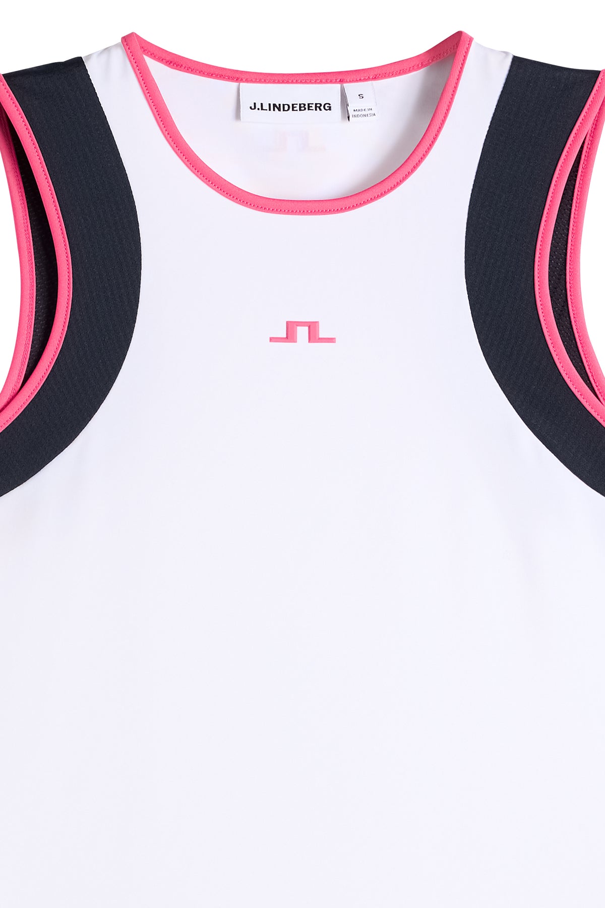 Detailansicht: Weißes Ava Sleeveless Top mit pinker Kontrasteinfassung und Bridge-Logo auf der Brust.