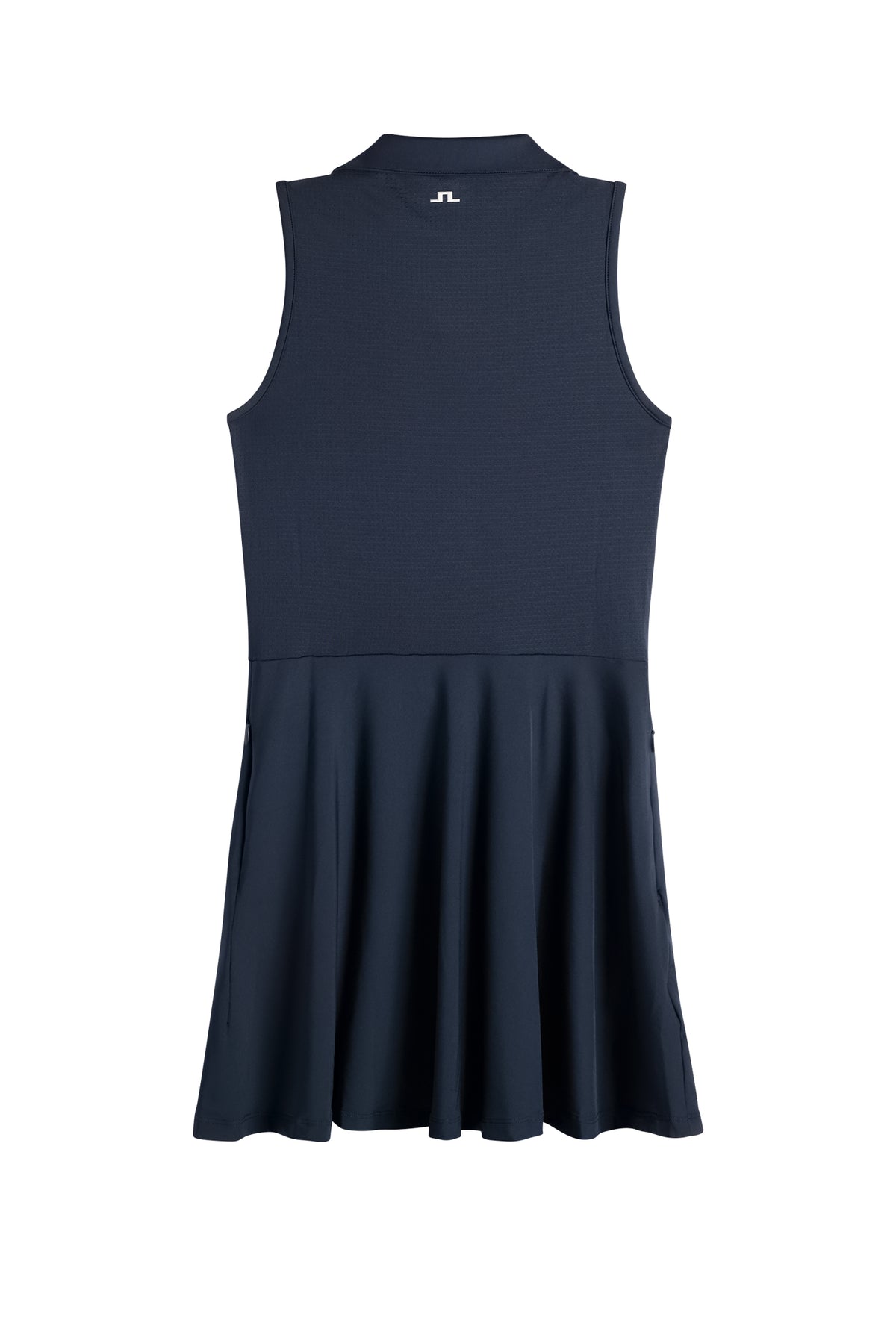 Rückansicht: Ärmelloses Dana Dress in JL Navy mit ausgestelltem Rock und weißem Bridge-Logo im Nacken.