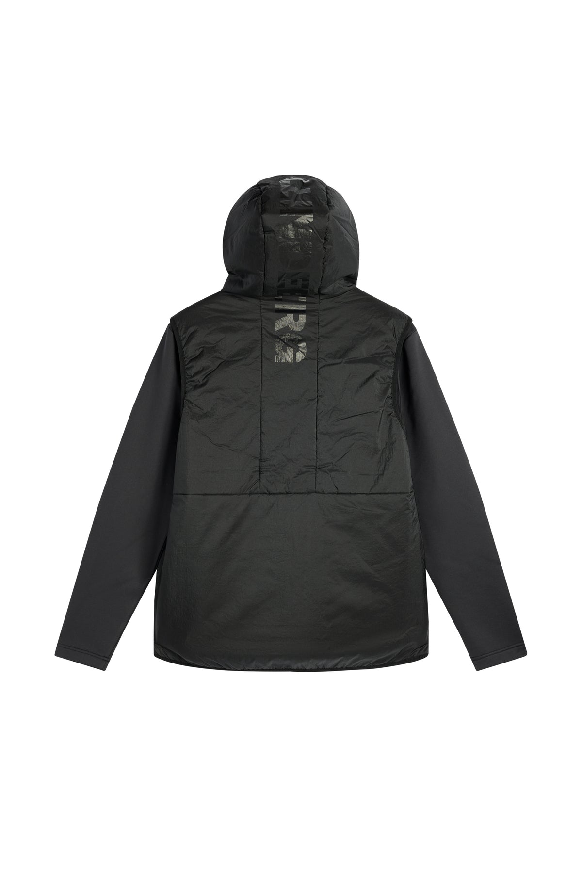 Rückansicht: M Solarcore 3 in 1 Jacket in Schwarz mit Kapuze und vertikalem J.LINDEBERG-Schriftzug.