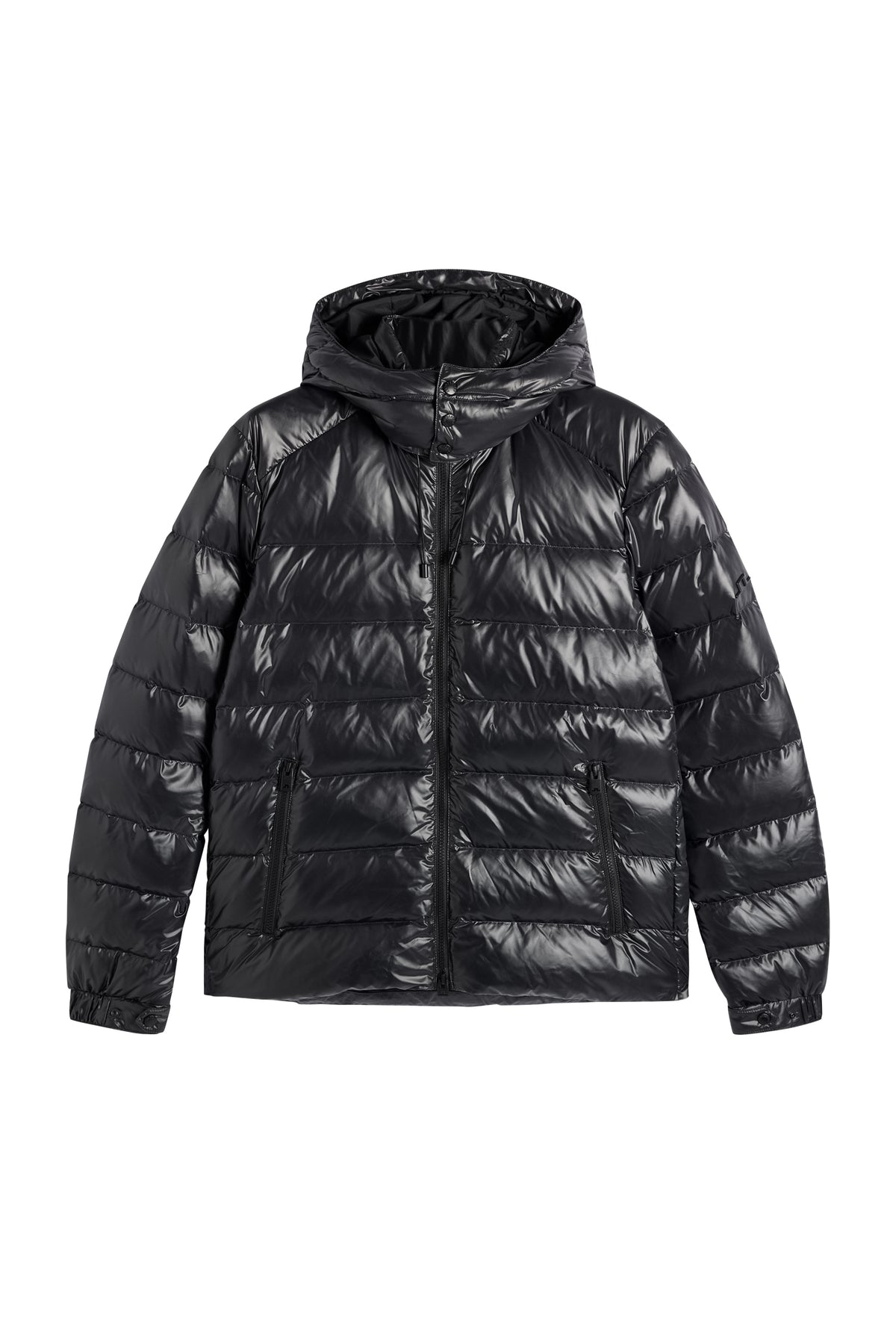 Vorderansicht: Schwarze Creek Light Down Jacket mit Kapuze, Frontreißverschluss und seitlichen Reißverschlusstaschen.