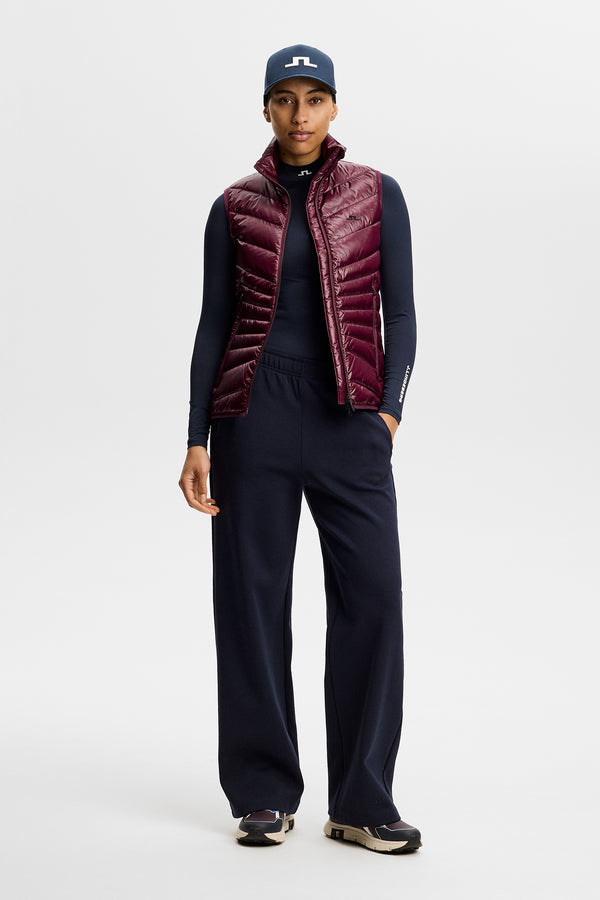 Lara Light Down Vest / Winetasting